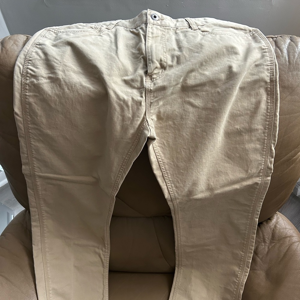 Men’s Khaki Pants